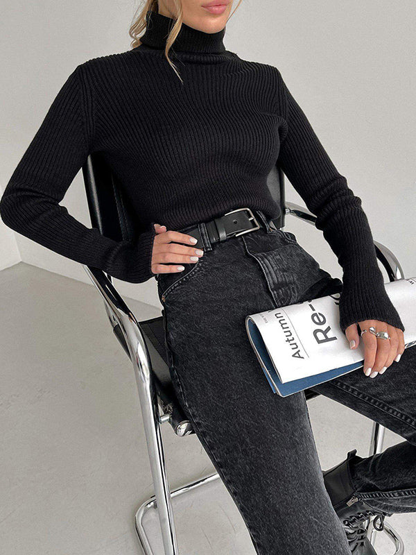 Well Tailored Sweater with a Graceful Silhouette