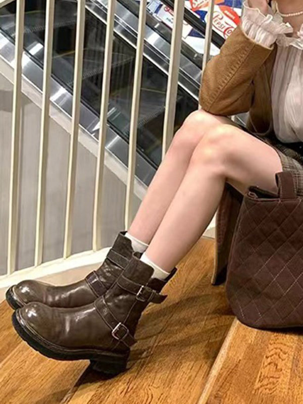 Well Tailored Boots with a Graceful Silhouette