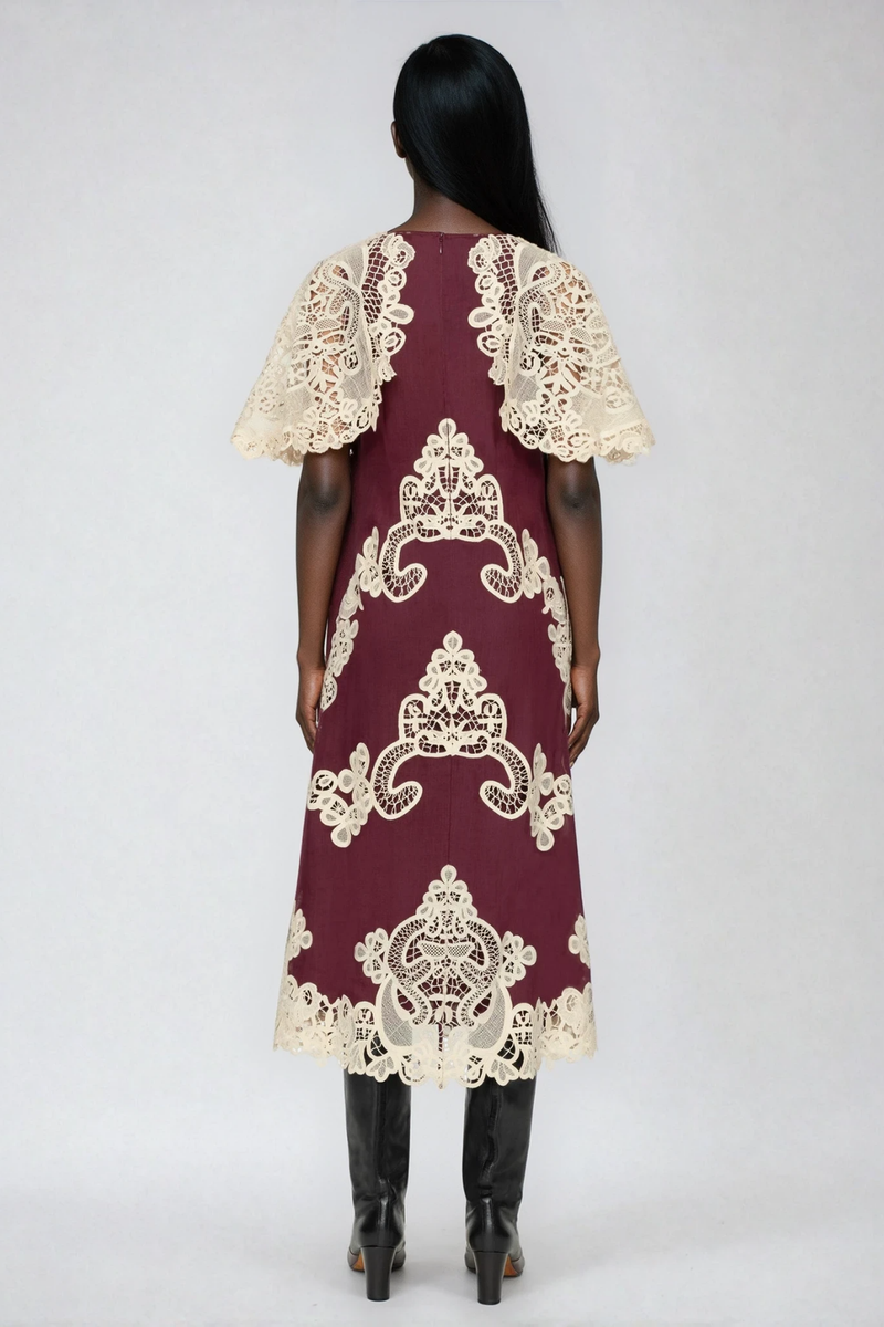 Effortlessly Elegant Dress with a Timeless Design