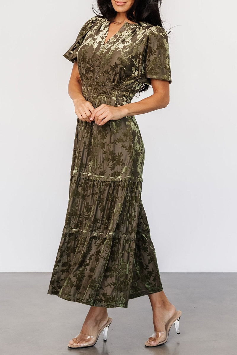 Well Tailored Dress with a Graceful Silhouette