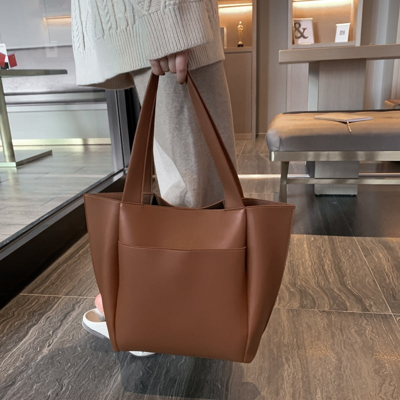 Beautifully Finished Bag in a Timeless Design