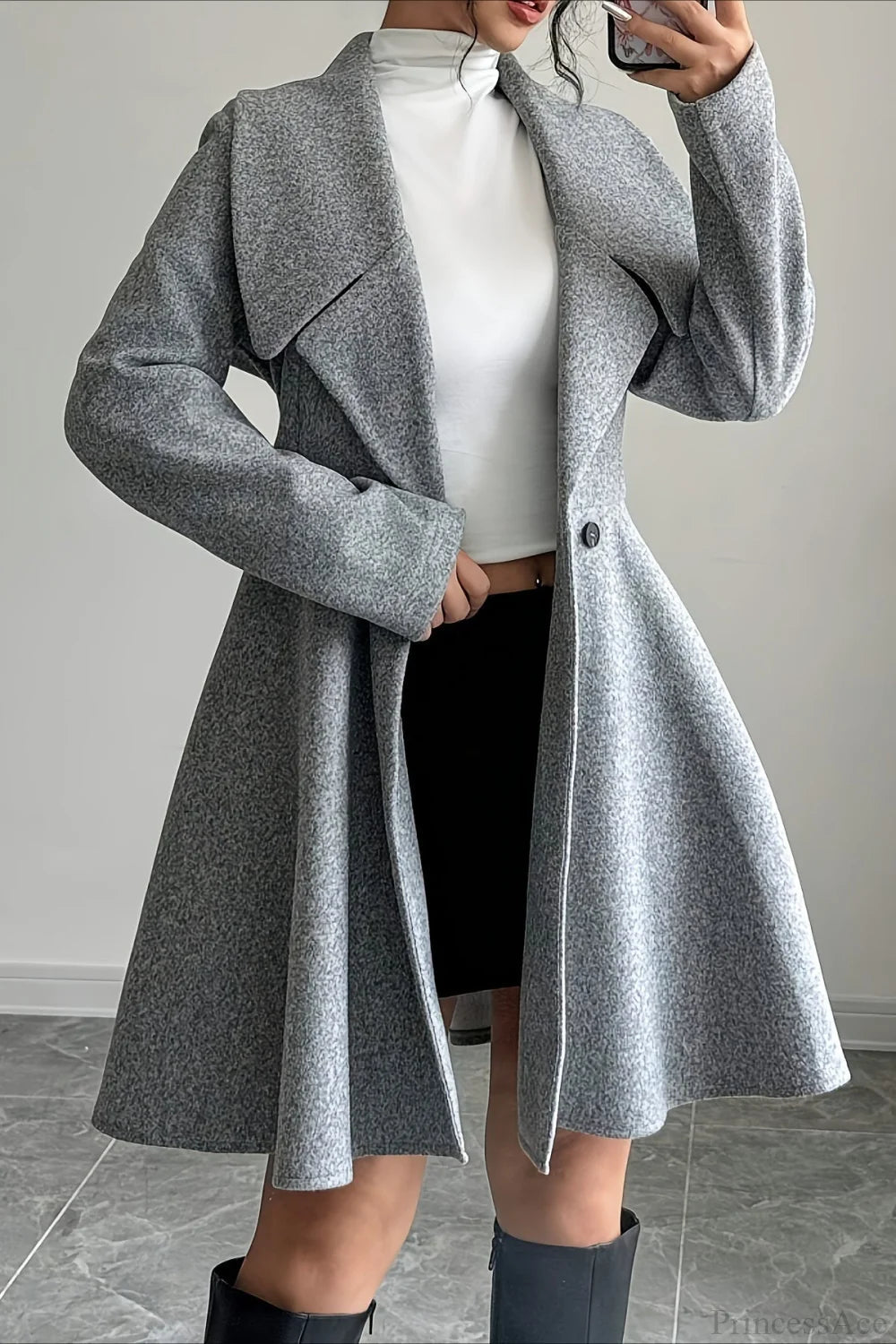 Elegantly Styled Coat for Everyday Wear