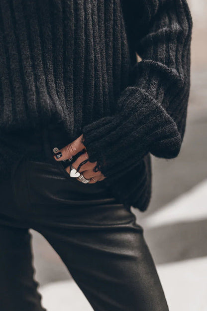 Well Tailored Sweater with a Graceful Silhouette