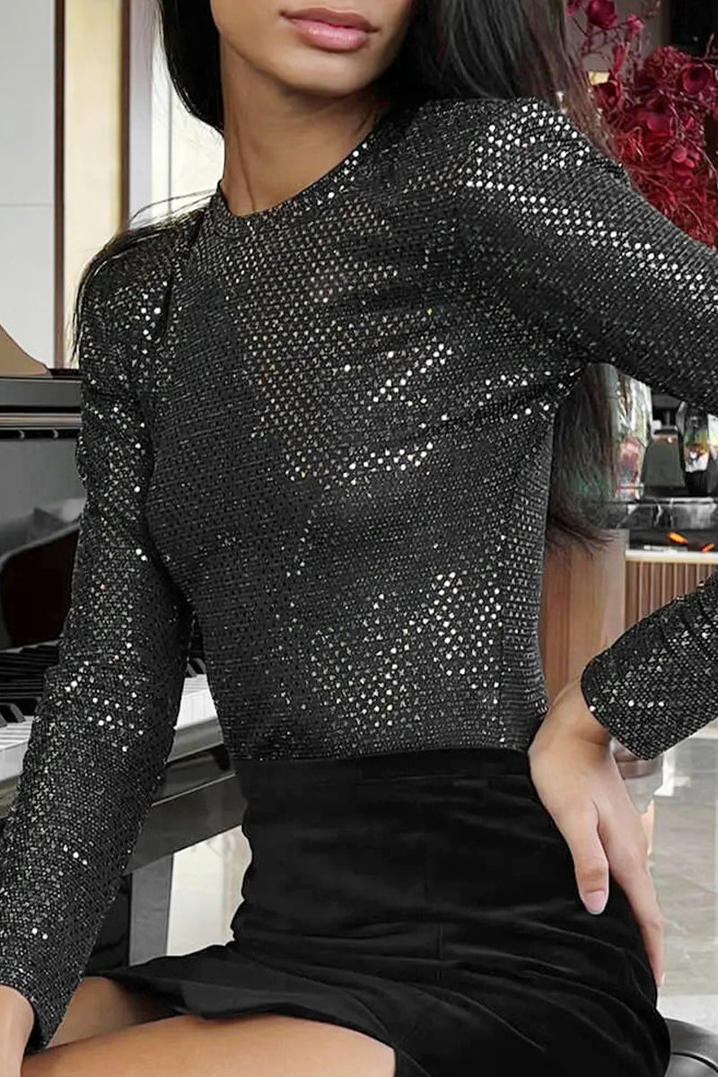 Well Tailored Top with a Graceful Silhouette