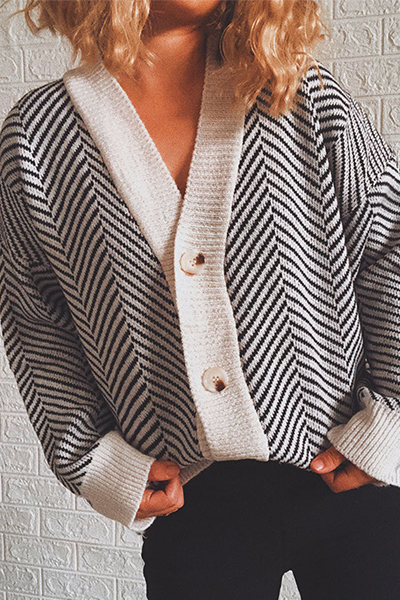 Effortlessly Elegant Sweater with a Timeless Design