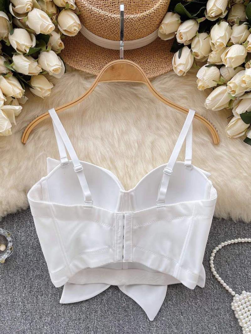 Well Tailored Top with a Graceful Silhouette