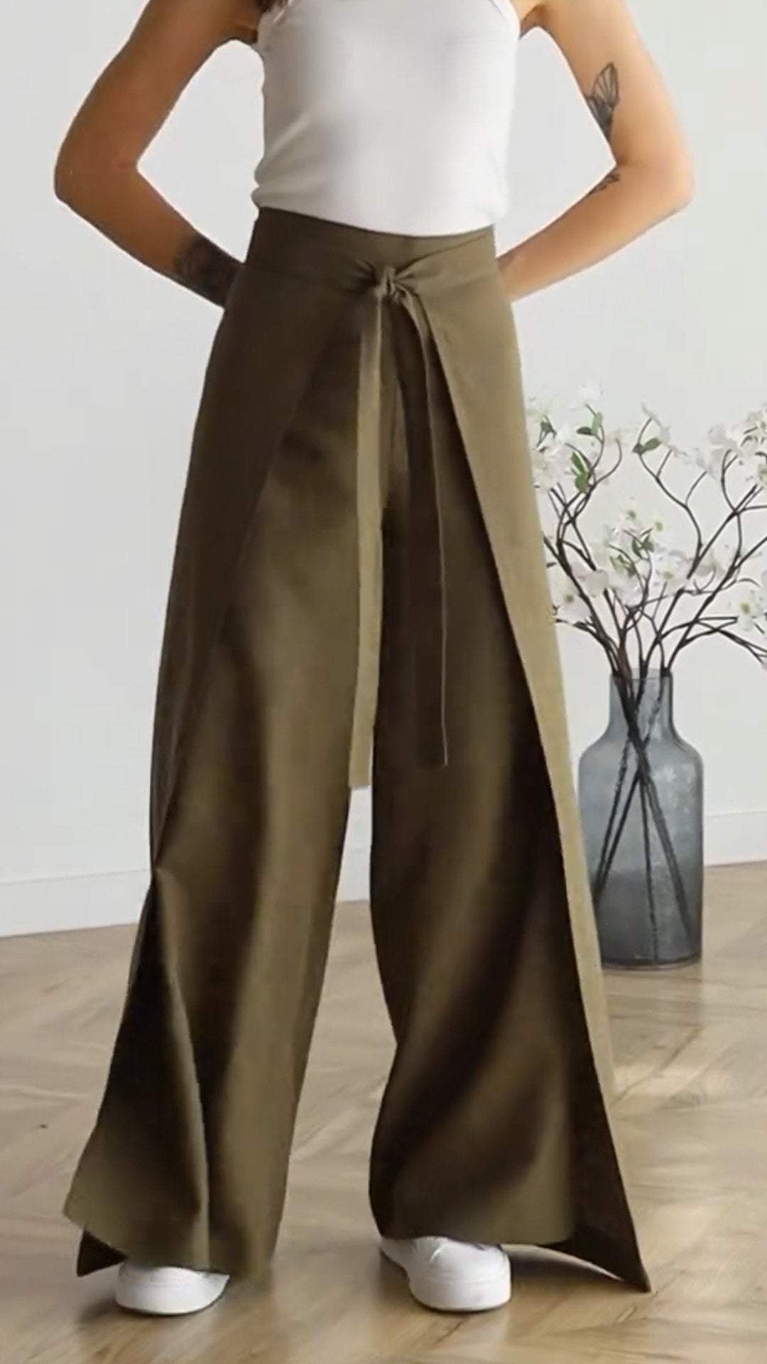 Classic Vintage Trousers with a Flattering Fit