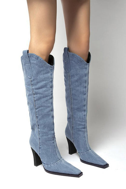 Effortlessly Elegant Boots with a Timeless Design