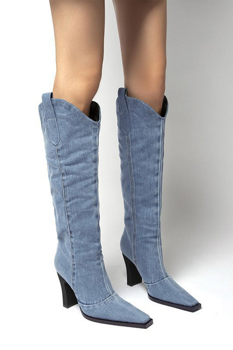 Effortlessly Elegant Boots with a Timeless Design