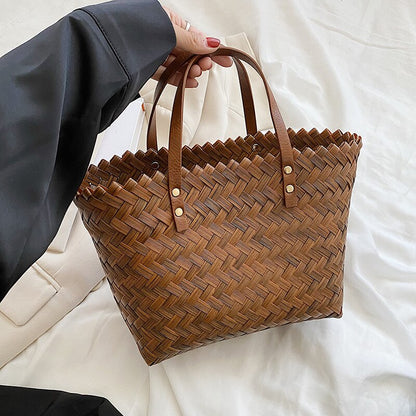 Sophisticated Bag with a Clean Classic Look