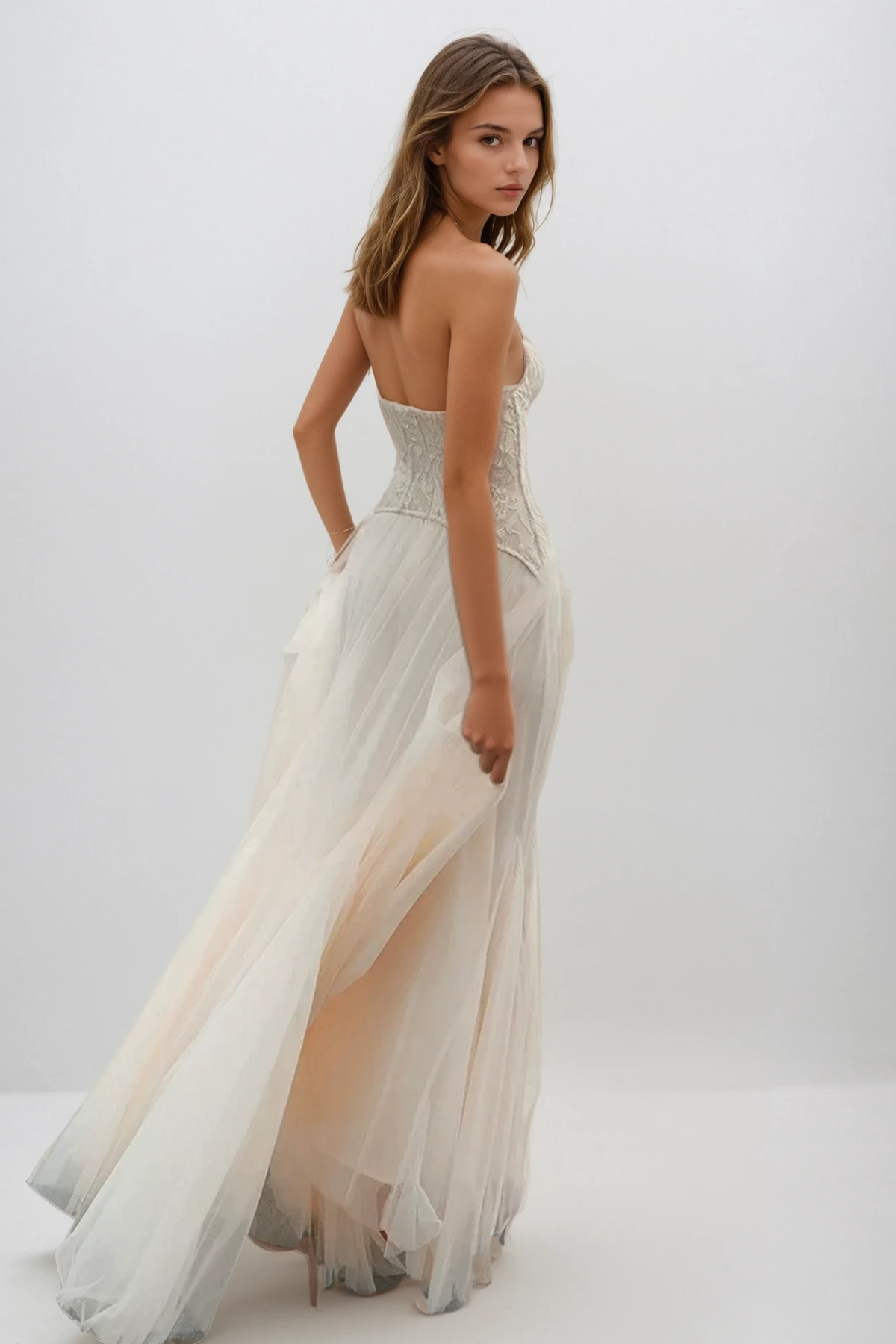 Well Tailored Dress with a Graceful Silhouette