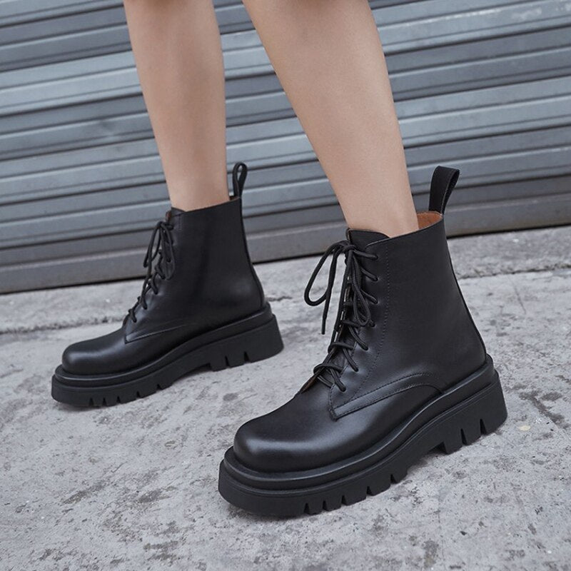 Beautifully Finished Boots in a Timeless Design