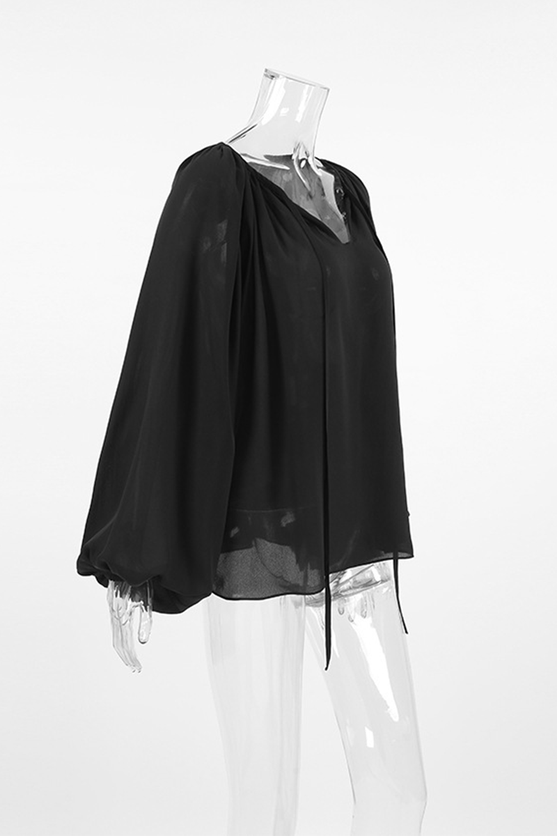 Beautifully Crafted Blouse in a Classic Style