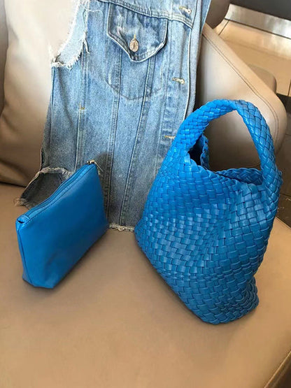 Well Tailored Bag with a Graceful Silhouette