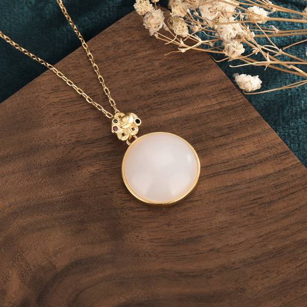 Polished Garment with an Effortless Classic Look