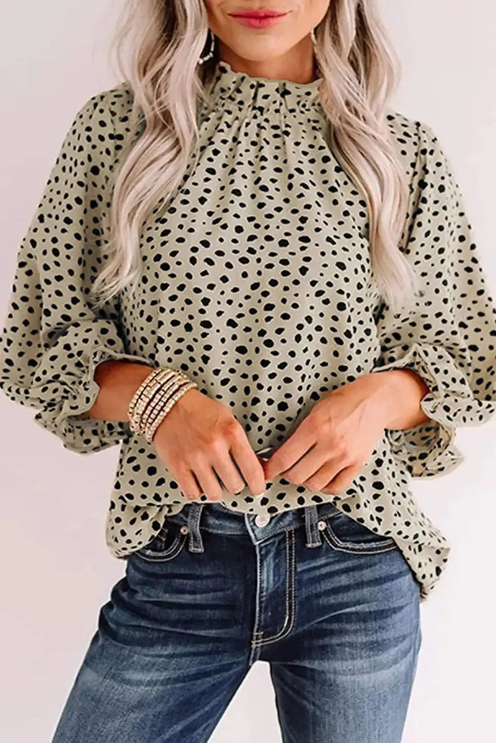 Sophisticated Blouse with a Clean Classic Look