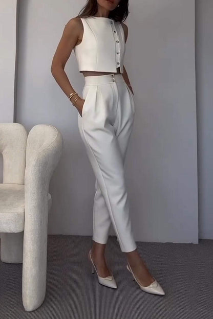 Well Tailored Trousers with a Graceful Silhouette