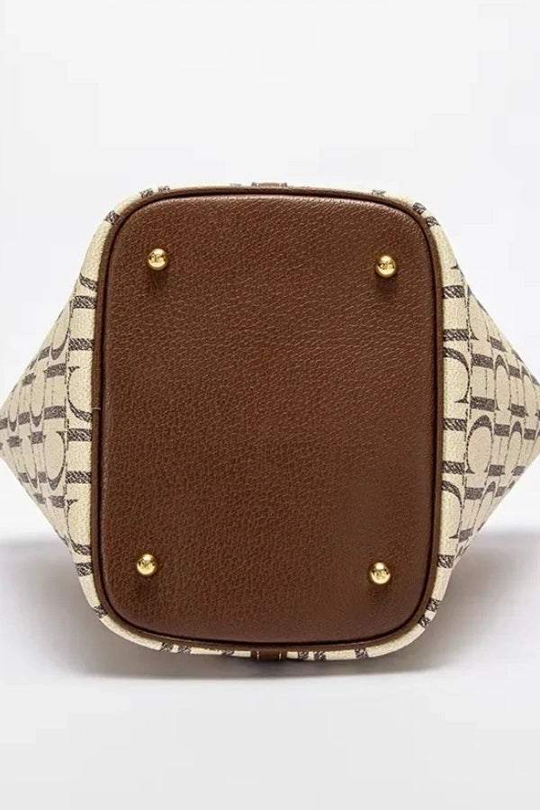 Effortlessly Elegant Bag with a Timeless Design