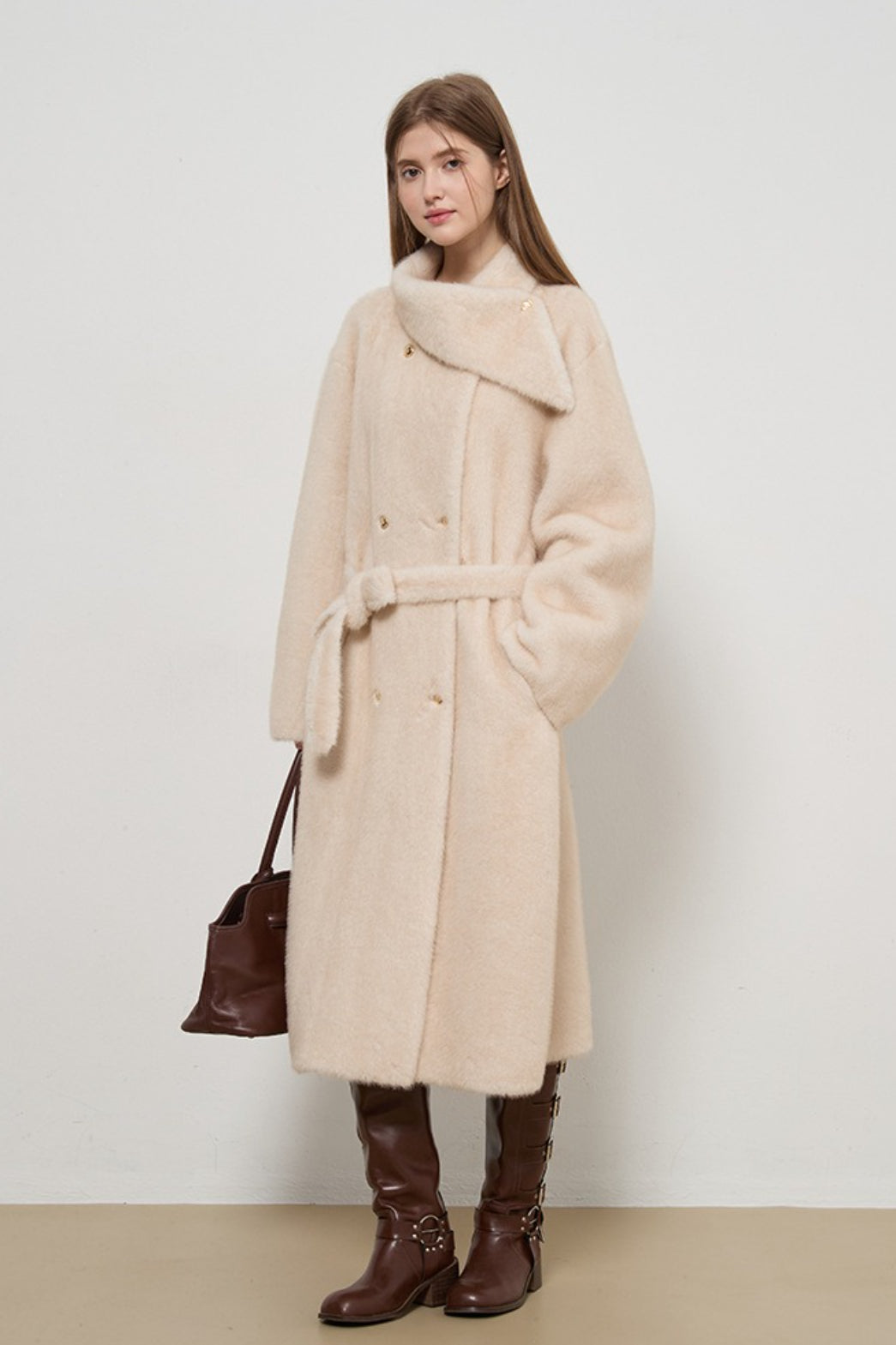 Effortlessly Elegant Coat with a Timeless Design