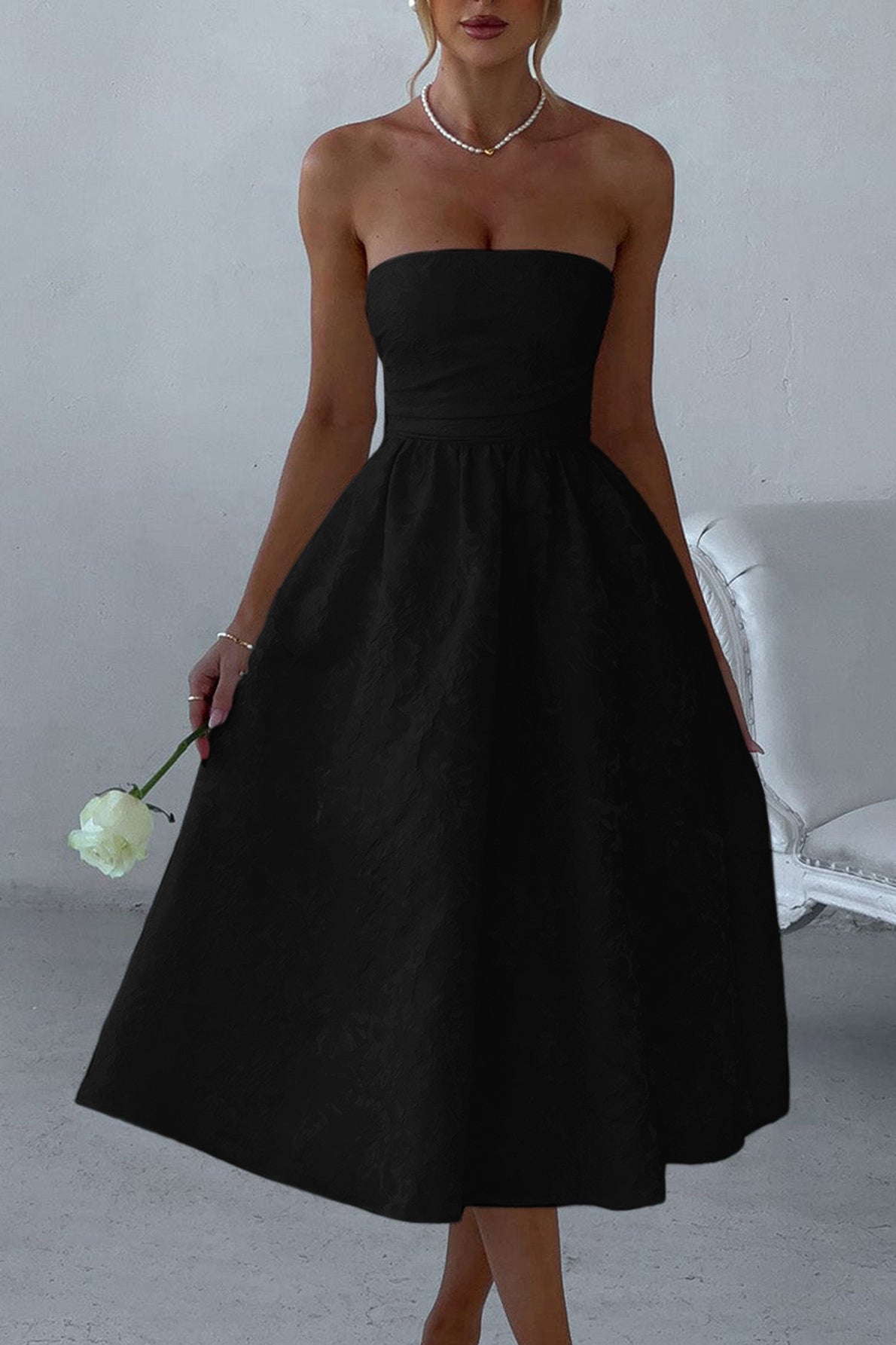 Well Tailored Dress with a Graceful Silhouette