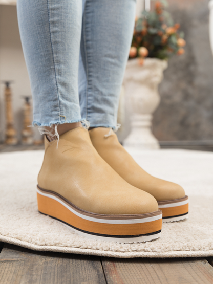 Beautifully Finished Boots in a Timeless Design