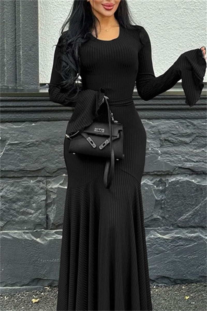 Beautifully Finished Dress in a Timeless Design