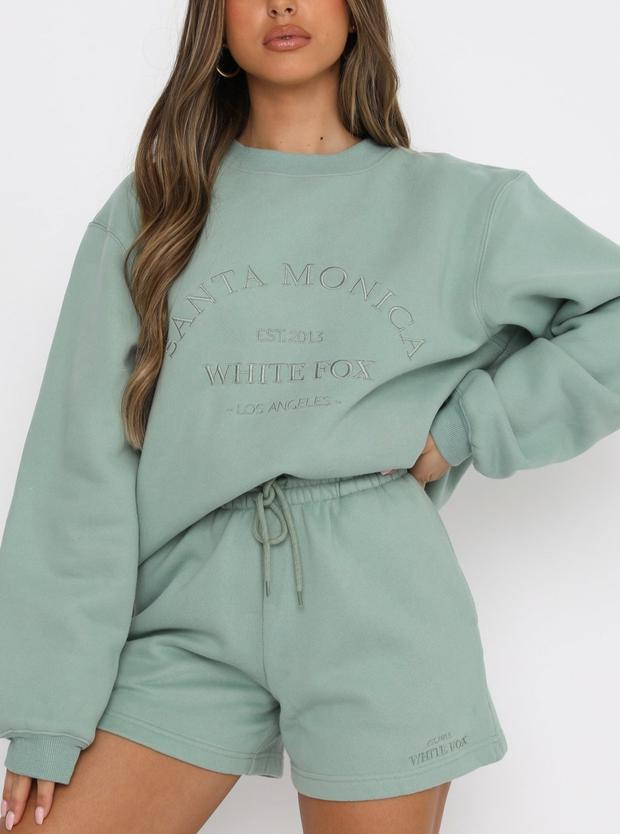 Well Tailored Sweater with a Graceful Silhouette