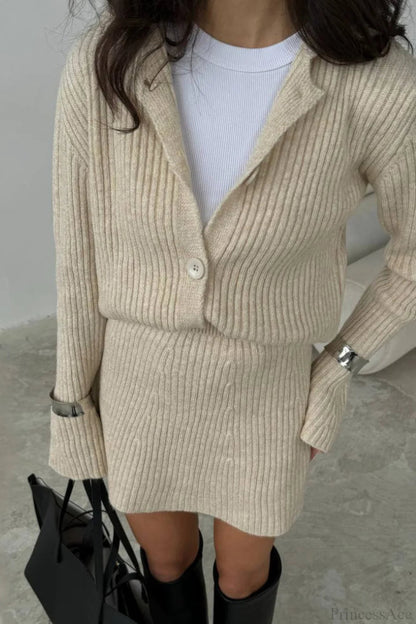 Gracefully Styled Cardigan for Any Occasion