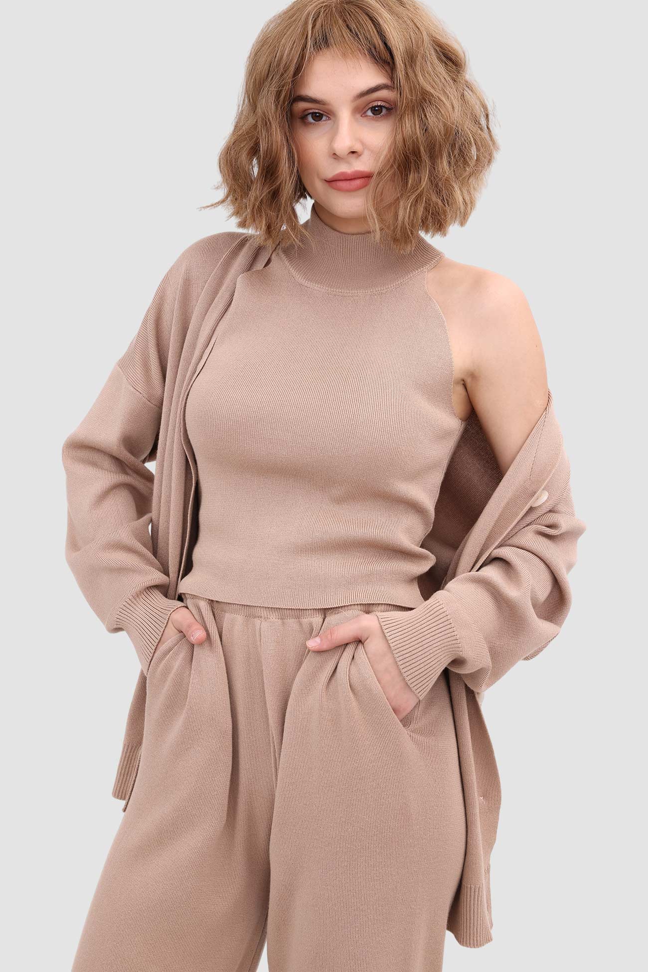 Elegantly Styled Pants for Everyday Wear