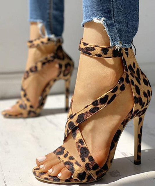 Classic Vintage Sandals with a Flattering Fit