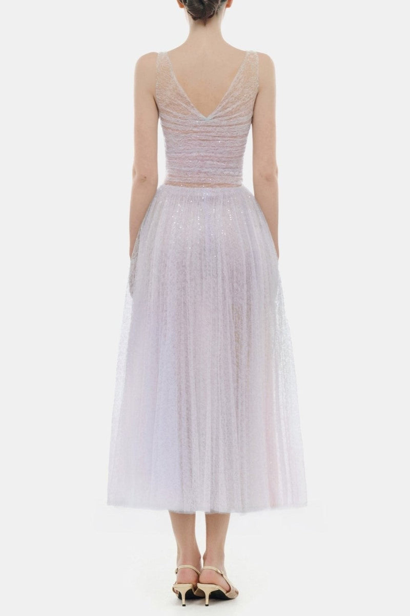 Beautifully Finished Dress in a Timeless Design