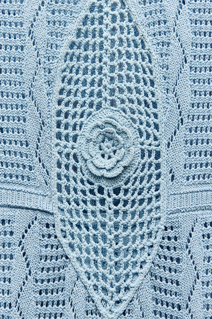 Classic Vintage Sweater with a Flattering Fit