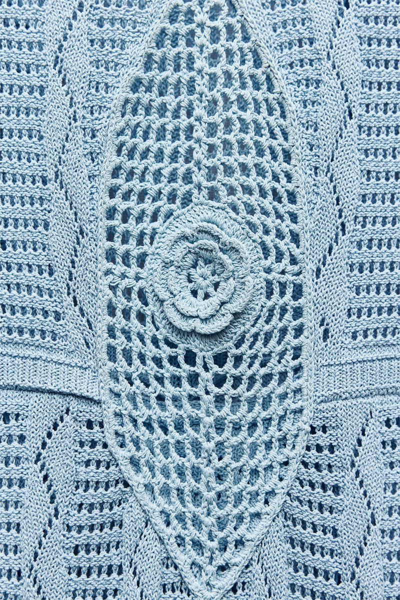 Classic Vintage Sweater with a Flattering Fit
