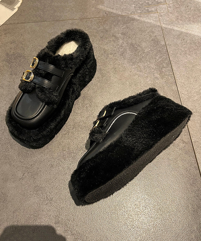 Well Tailored Sandals with a Graceful Silhouette