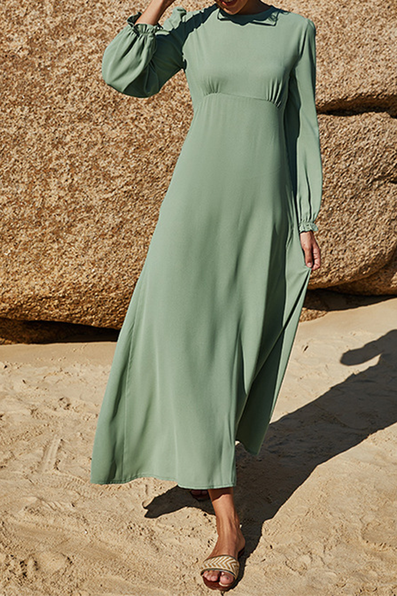 Beautifully Finished Dress in a Timeless Design