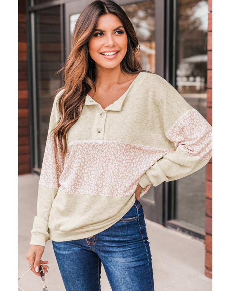 Effortlessly Elegant Sweater with a Timeless Design