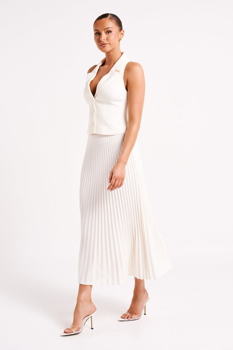 Gracefully Styled Garment for Any Occasion