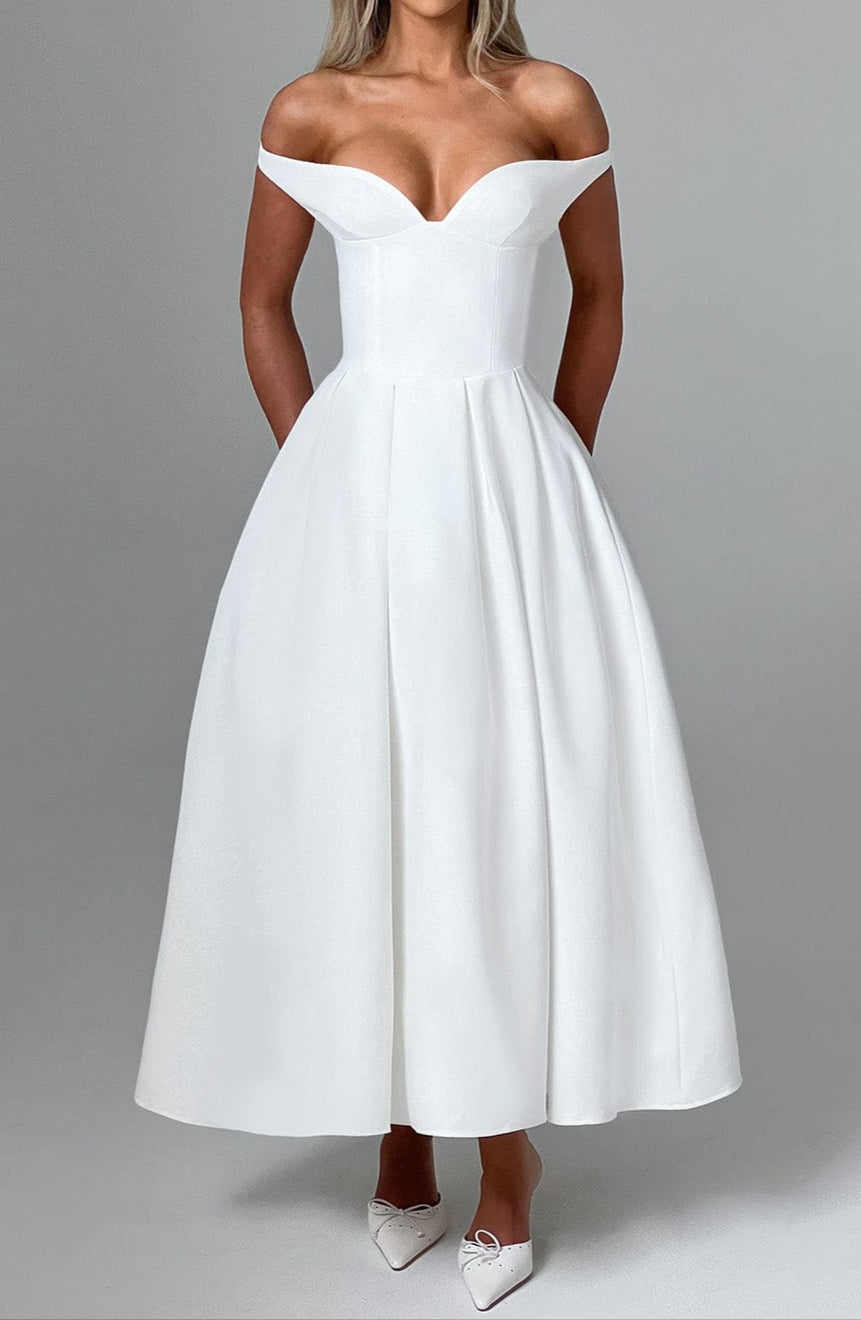 Gracefully Styled Dress for Any Occasion