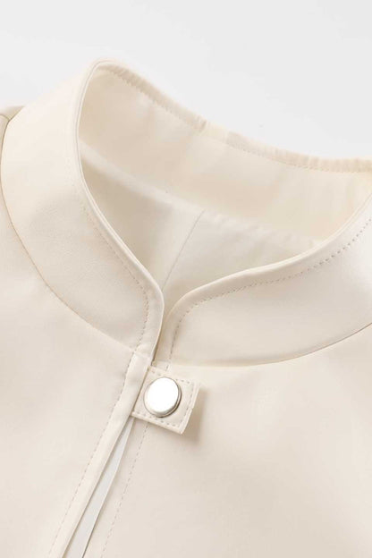 Effortlessly Elegant Jacket with a Timeless Design