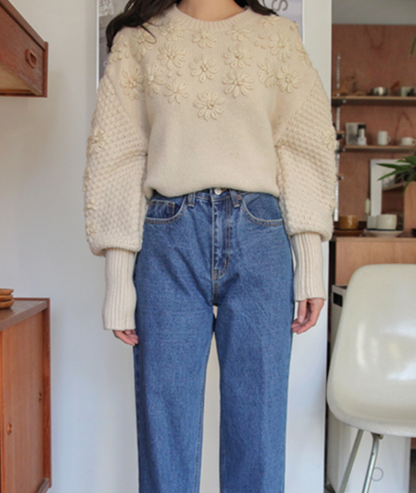 Effortlessly Elegant Sweater with a Timeless Design