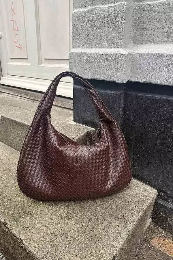 Beautifully Finished Bag in a Timeless Design