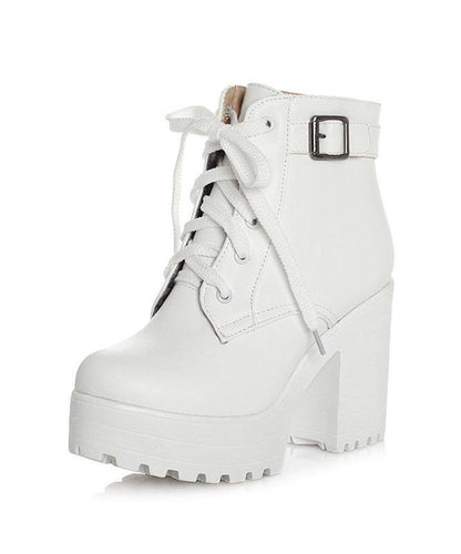 Well Tailored Boots with a Graceful Silhouette