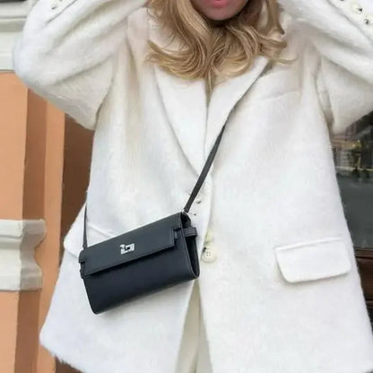 Well Tailored Coat with a Graceful Silhouette