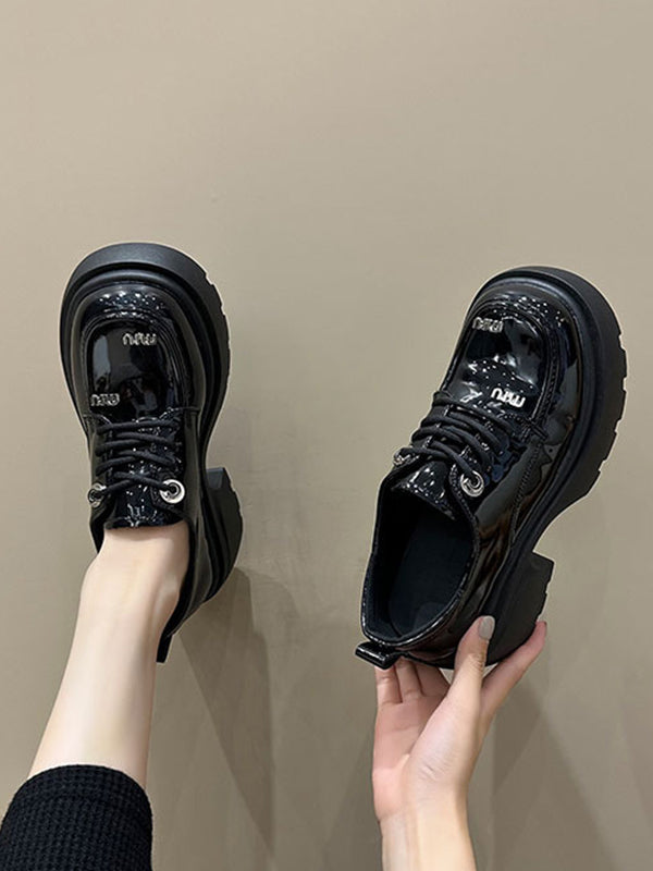 Effortlessly Elegant Shoes with a Timeless Design