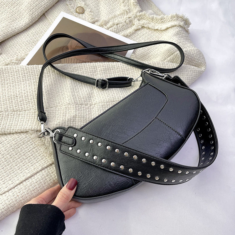 Well Tailored Bag with a Graceful Silhouette