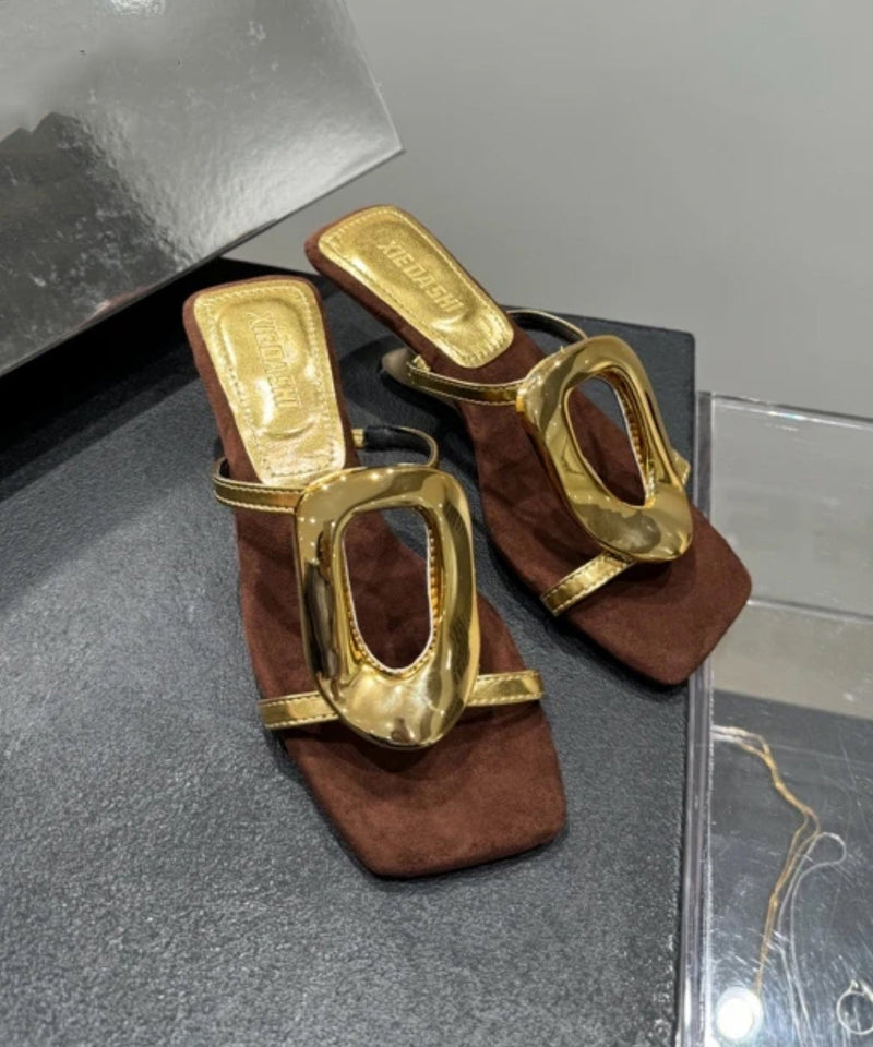 Effortlessly Elegant Heels with a Timeless Design