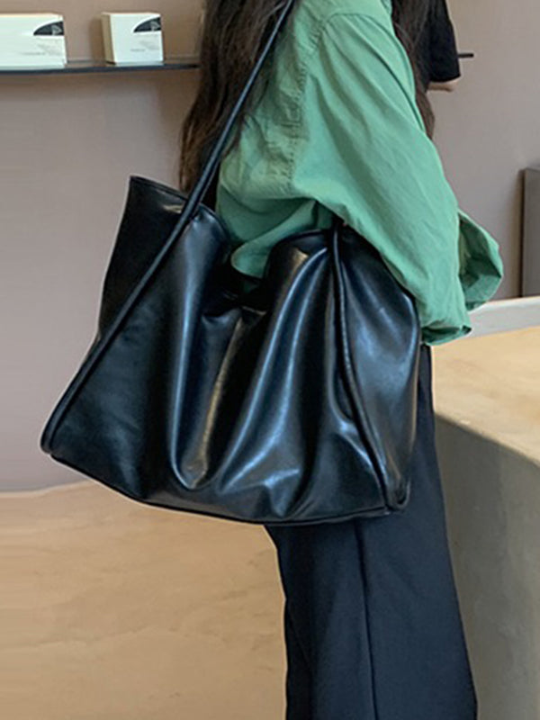 Well Tailored Bag with a Graceful Silhouette