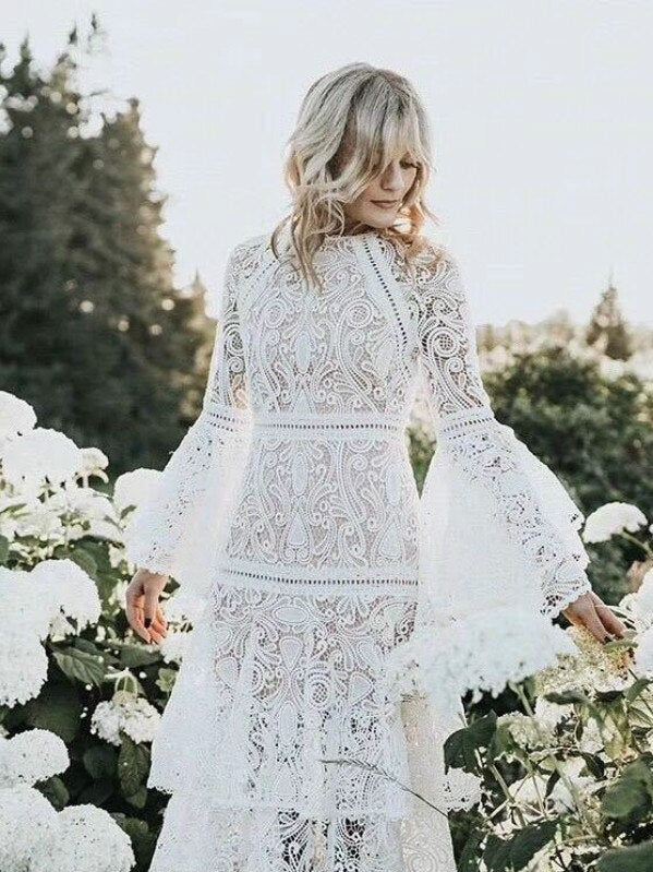 Effortlessly Elegant Dress with a Timeless Design
