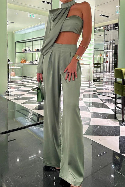 Effortlessly Elegant Garment with a Timeless Design