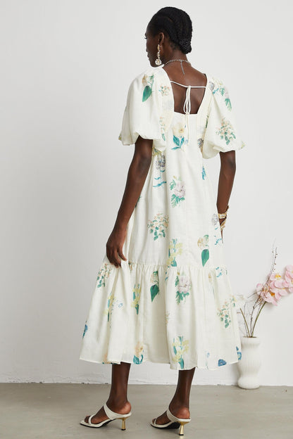 Effortlessly Elegant Dress with a Timeless Design